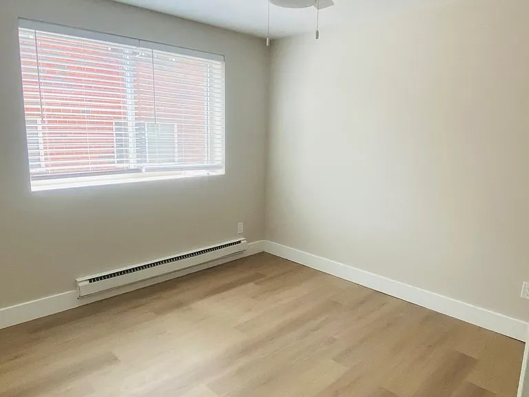 Laura Lane Apartments — Photo 15