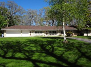 5200 S Mallard Cir, Greenfield, WI 53221