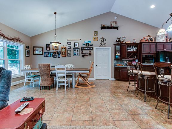 5th image of 1104 High Meadows Dr