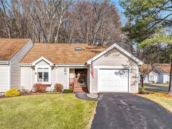 41 Dragon Fly Cir, Stroudsburg, PA 18360