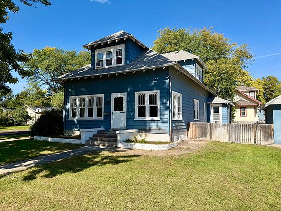 2nd image of 1002 E Capitol Ave