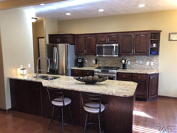 3rd image of 5204 S Briar Cir