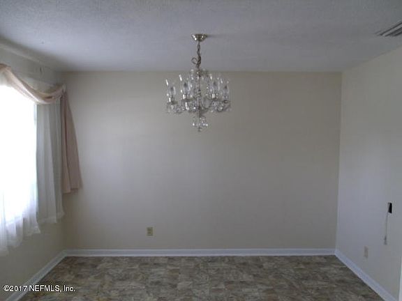 4th image of 533 Coppitt Dr S