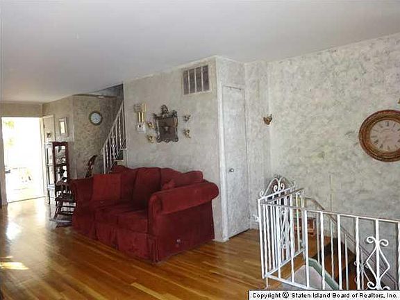4th image of 60 Dierauf St