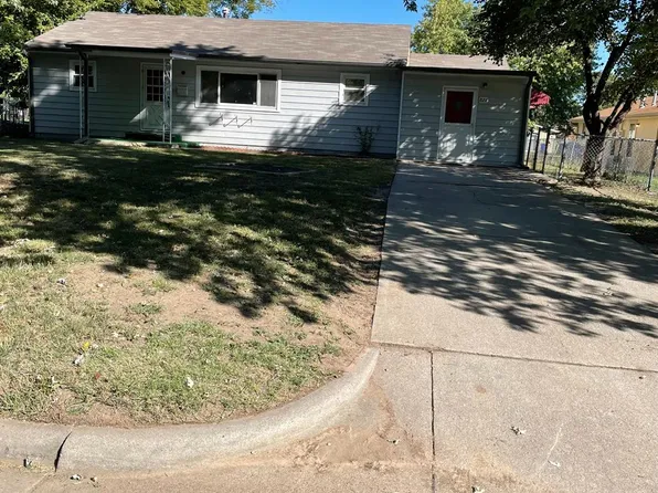 826 W 11th St, Junction City, KS 66441