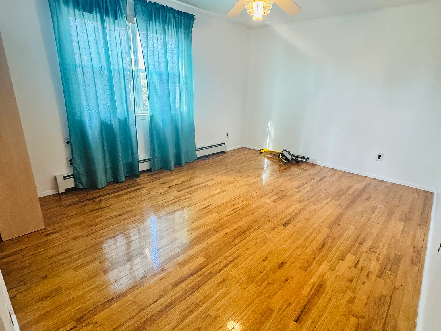 Water Ln S, Levittown — Photo 3
