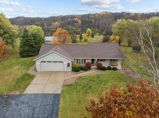 2361 Meadow Ledge Ct, De Pere, WI 54115