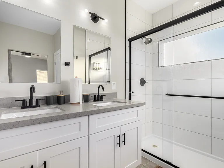 1908 W Lawrence Rd #2 — Photo 13