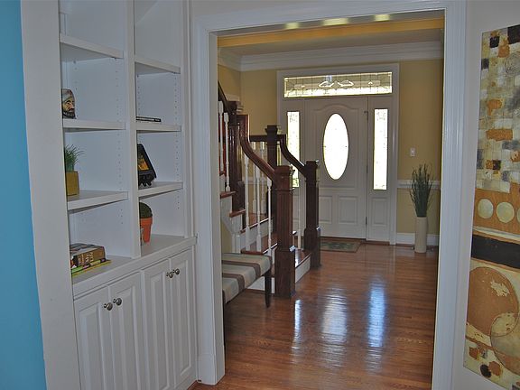 foyer; built-ins