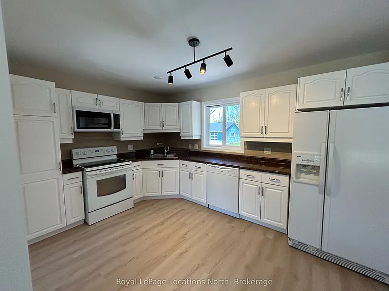 64 Silver Creek Dr — Photo 3
