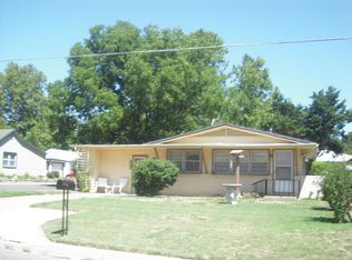 1206 E 19th Ave, Winfield, KS 67156