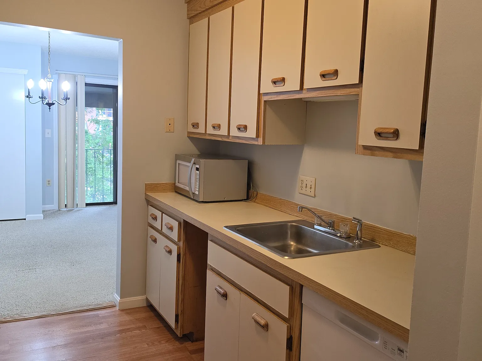 2 bed, 1.5 bath, 945 sqft, $1,995 — Photo 1