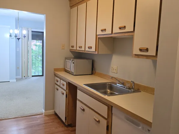 7 Blackstone Dr APT 52, Nashua, NH 03063