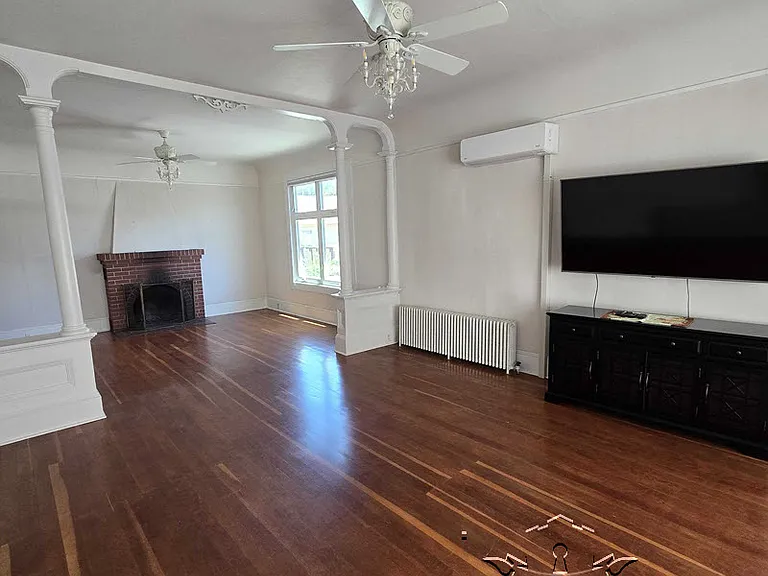 210 N Auburn St — Photo 11