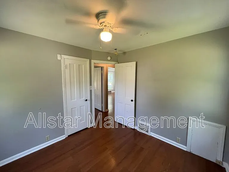 1480 E 196th St — Photo 15