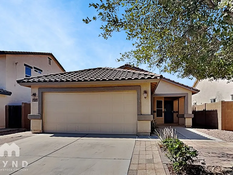 1423 E Poncho Ln — Photo 1