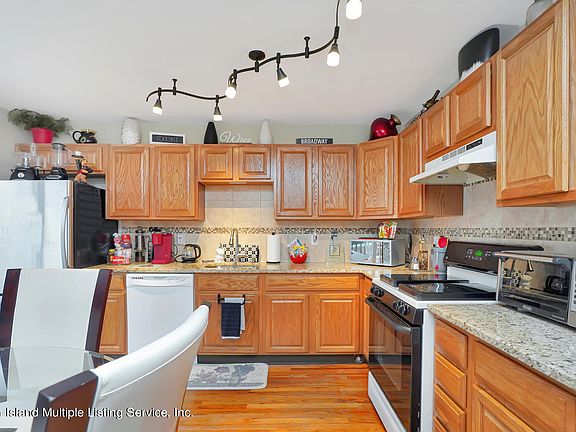 5th image of 452A Medina St