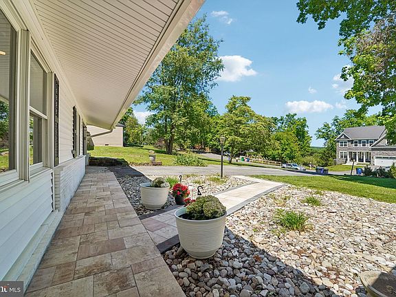 3rd image of 3654 Macalpine Rd