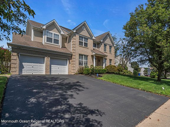 2nd image of 2301 Forest Cir