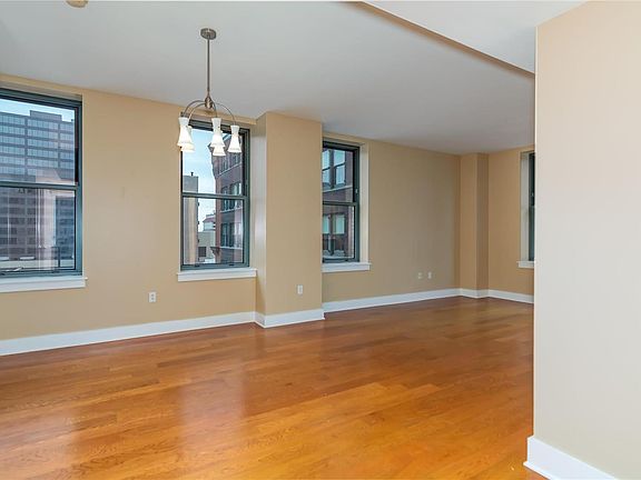 5th image of 314 N Broadway Ave #1208