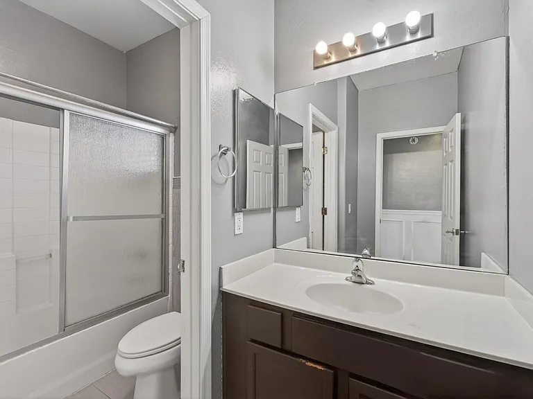 7306 S 14th St — Photo 25