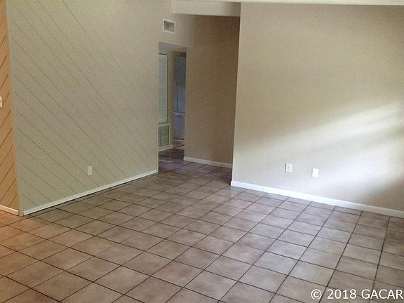 3rd image of 2922 NE 13th St