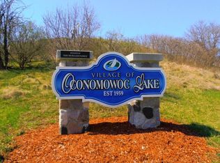 34600 Spring Bank Rd, Oconomowoc, WI 53066