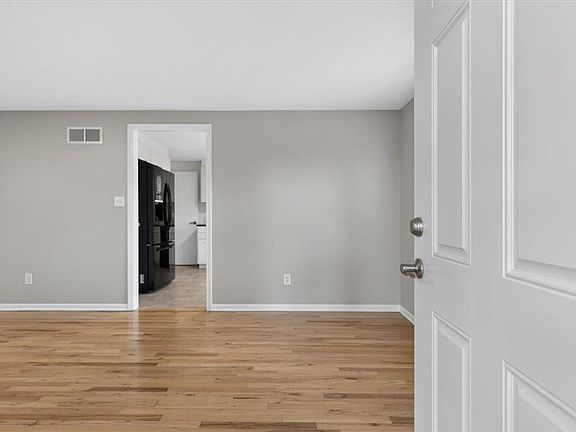 5th image of 34 Misty Springs Cir