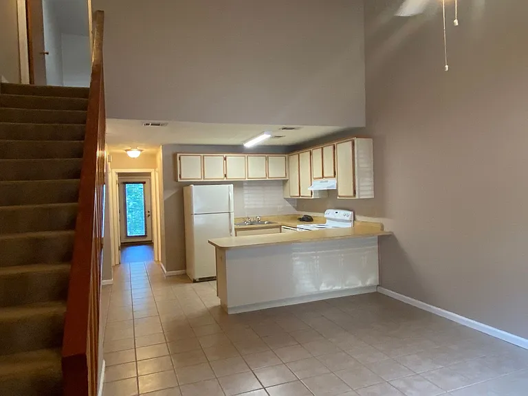 1284 High Rd — Photo 2