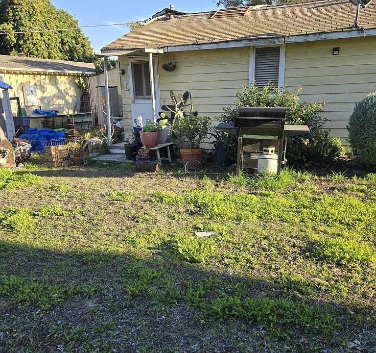 2nd image of 644 S Saticoy Ave