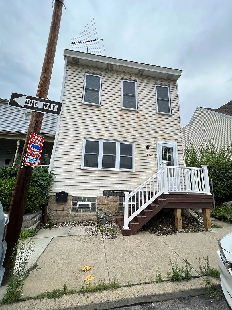 1743 Jancey St photo 1