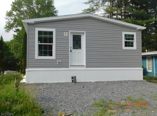 64 Back St, Oxford Township, NJ 07863