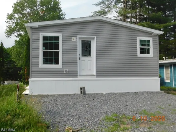 64 Back Street, Oxford Twp., NJ 07863