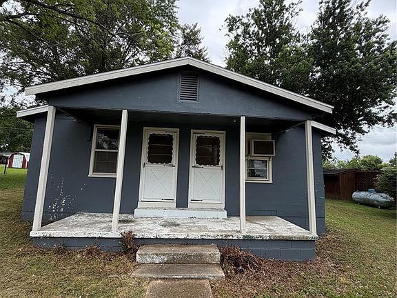 2nd image of 1008 E Mondy St