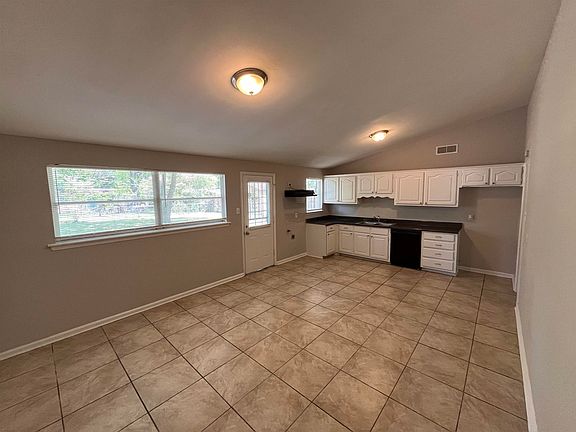 4th image of 4810 Berrydale Ave