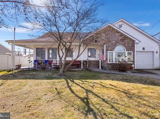 6 Indian Park Rd, Levittown, PA 19057