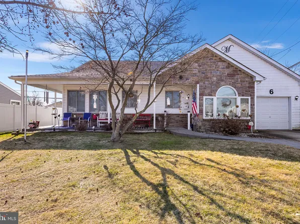 6 Indian Park Rd, Levittown, PA 19057