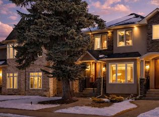 3018 W 30th St SW, Calgary, AB T3E2M6