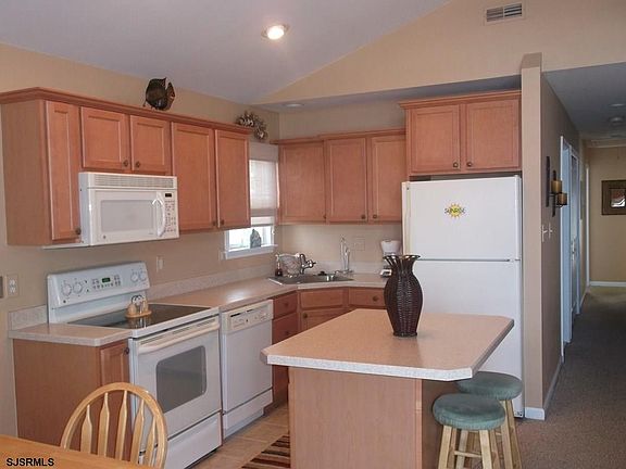 4th image of 1213 West Ave