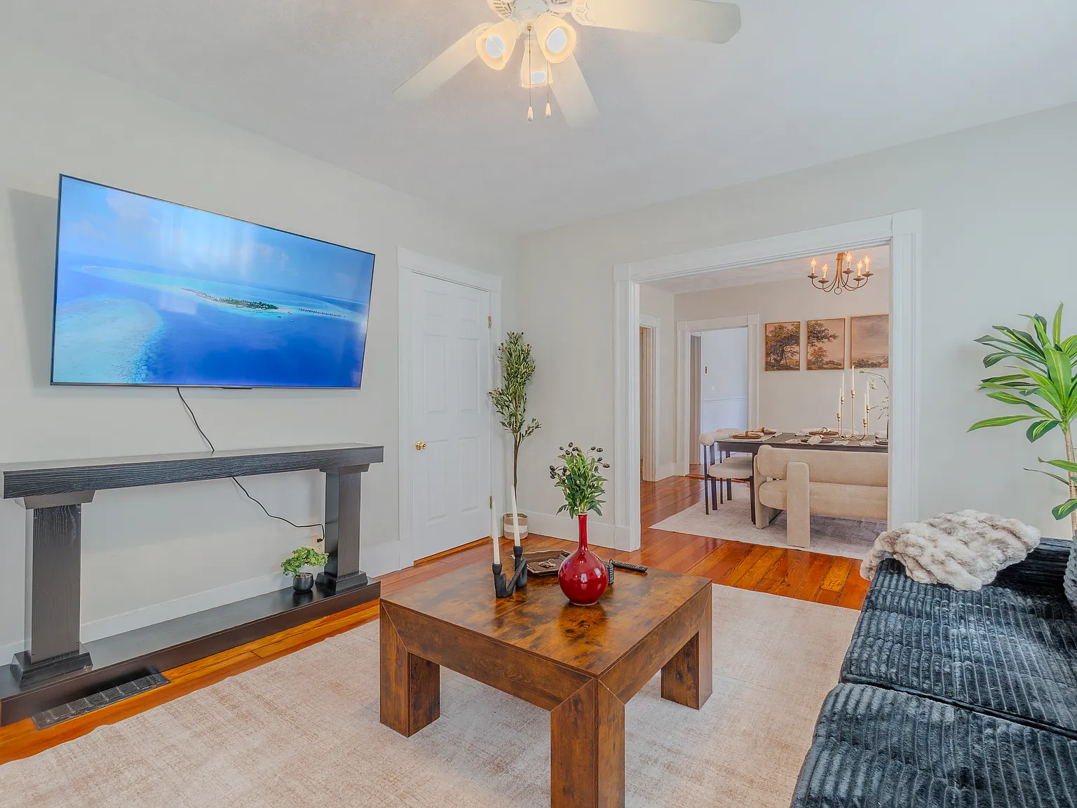 4 bed, 9999 sqft, $4,600 — Photo 3