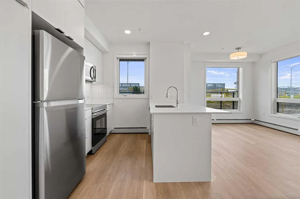 2 bed, 2.0 bath, 744 sqft, $1,950 — Photo 2