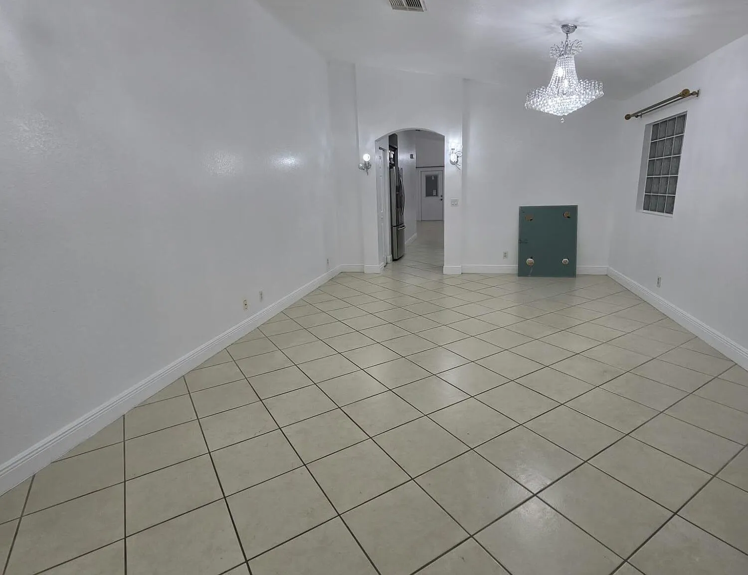 3 bed, 2.5 bath, 1670 sqft, $3,000 — Photo 3