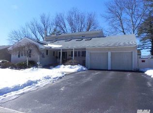 22 Donald Dr, Syosset, NY 11791