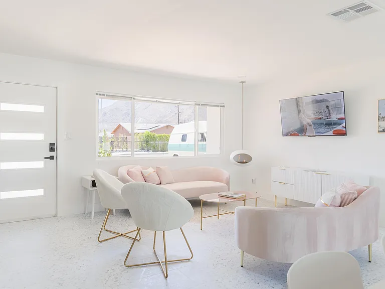 390 W Palm Vista Dr — Photo 2