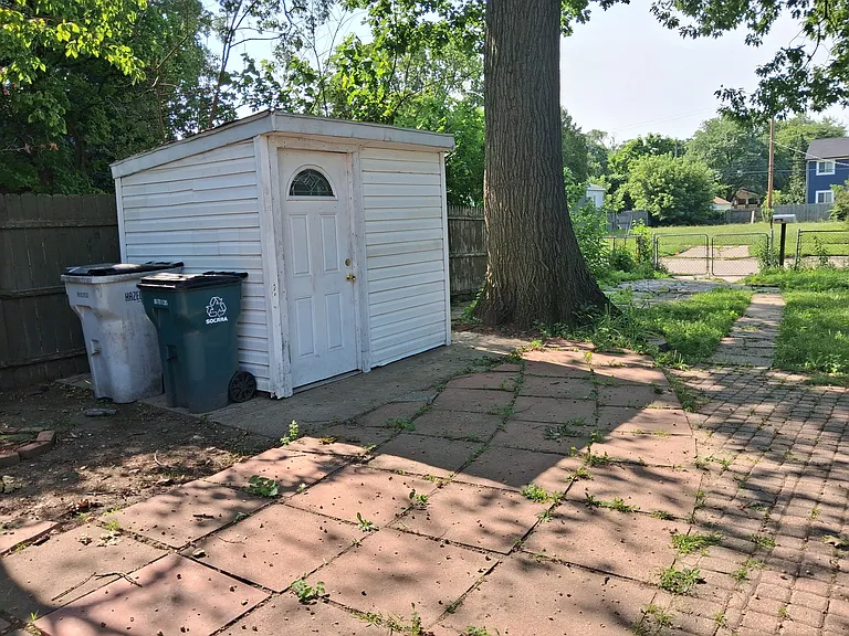 533 E Milton Ave — Photo 10