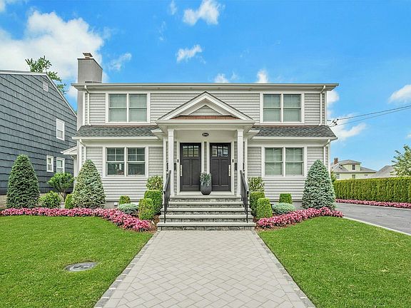2nd image of 241 Gainsborg Ave E