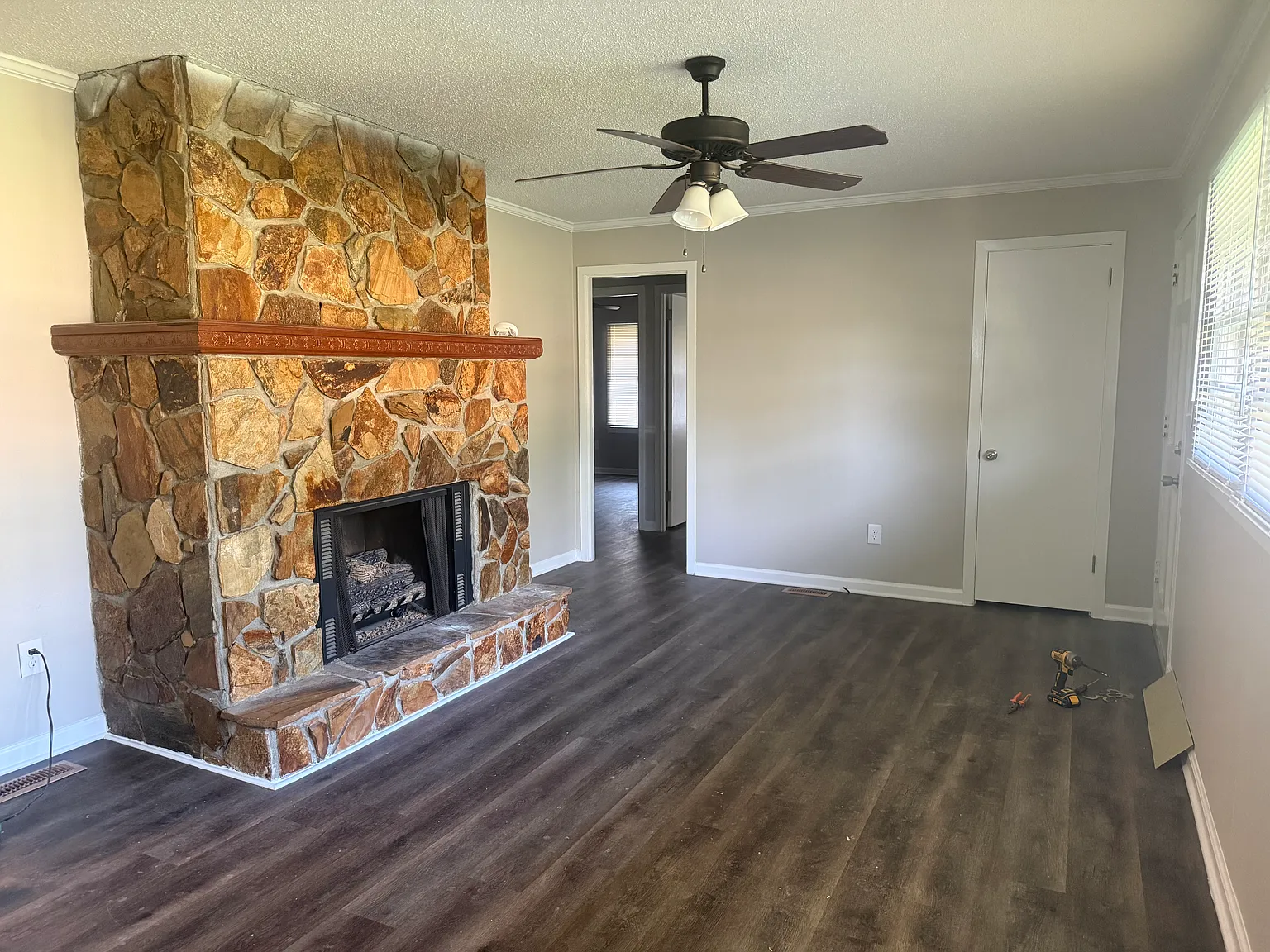 3 bed, 1284 sqft, $1,895 — Photo 2
