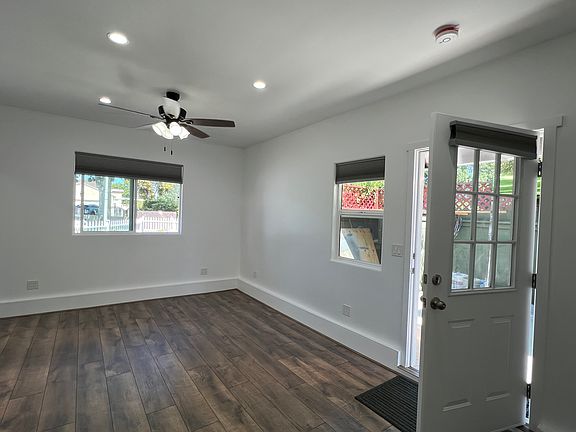 3rd image of 6386 Enfield Ave
