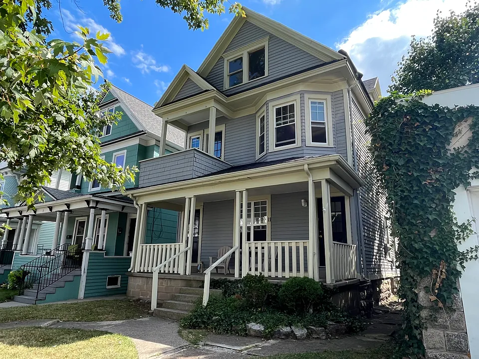 11 Tremont Ave #LOWER