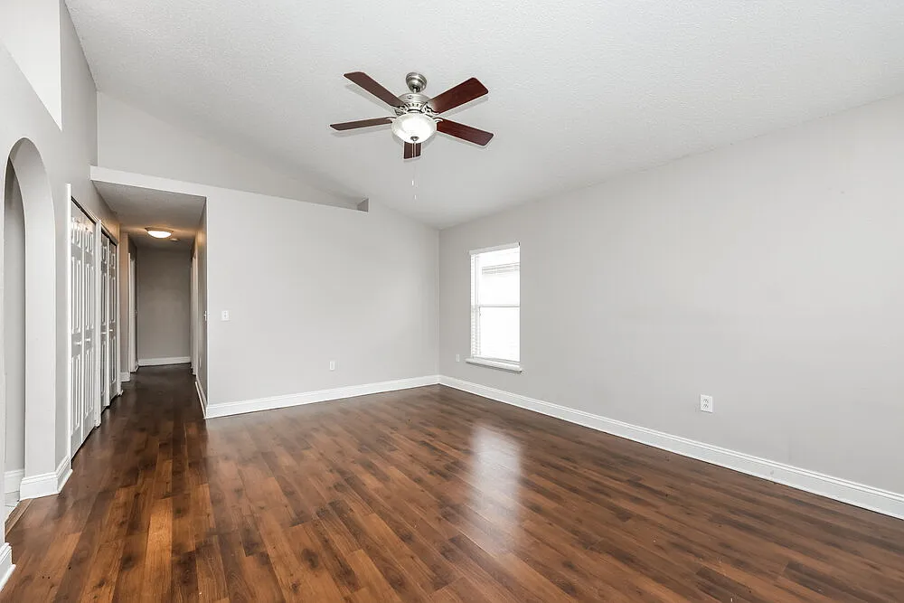 3 bed, 2.0 bath, 1158 sqft, $1,895 — Photo 4